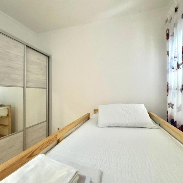 Beachfront Holiday Home Rafailovici - One-Bedroom Apartment - 15