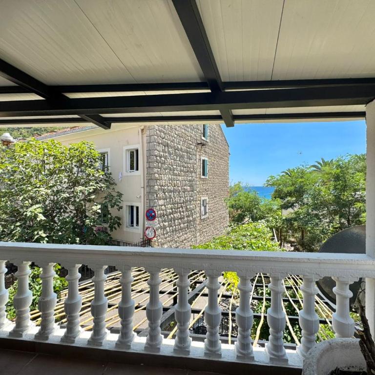 Beachfront Holiday Home Rafailovici - One-Bedroom Apartment - 20