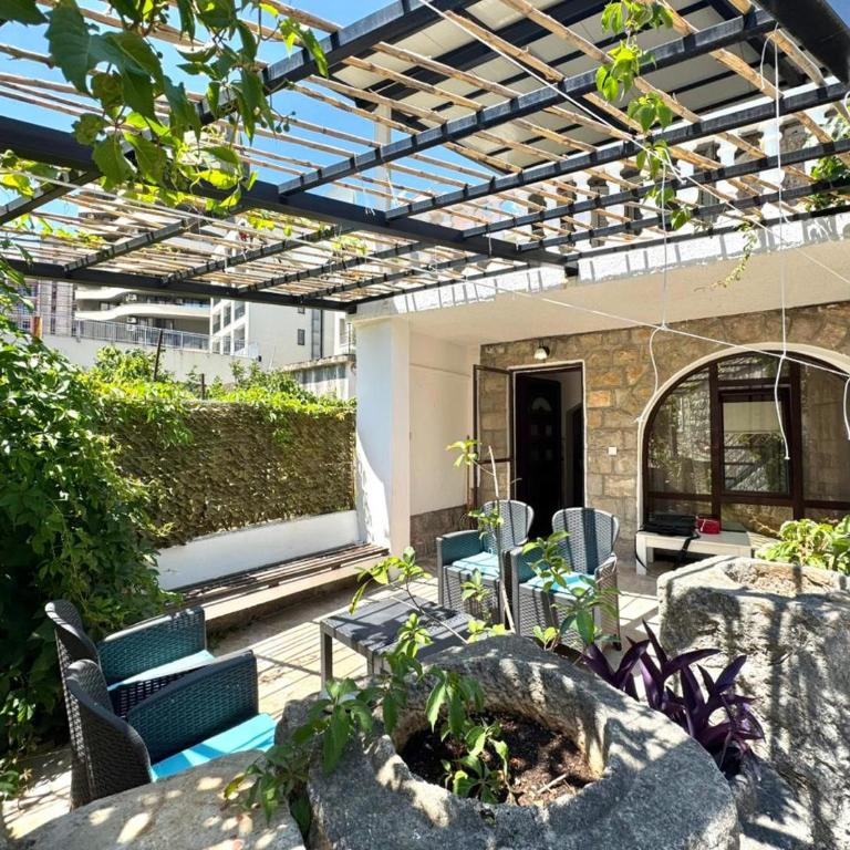 Beachfront Holiday Home Rafailovici - One-Bedroom Apartment - 21