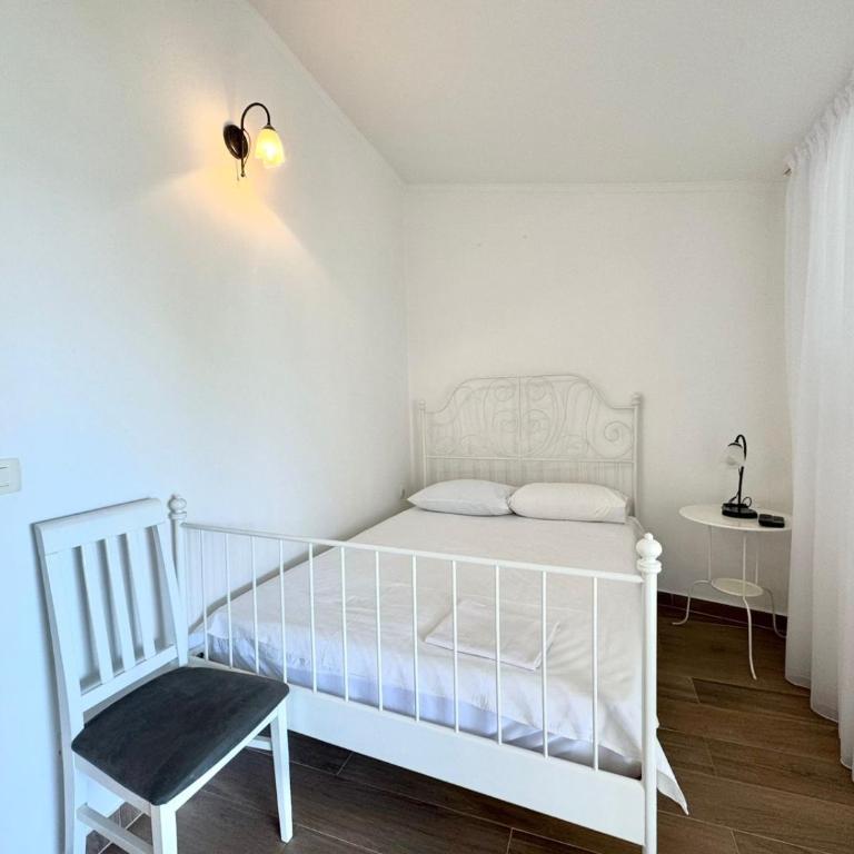 Beachfront Holiday Home Rafailovici - One-Bedroom Apartment - 25