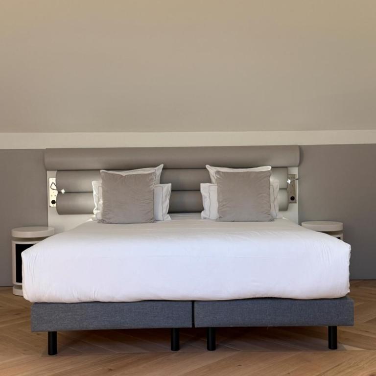 La Licorne Hotel & Spa Troyes - MGallery Collection - Suite Supérieure avec Lit King-Size et Canapé - 9