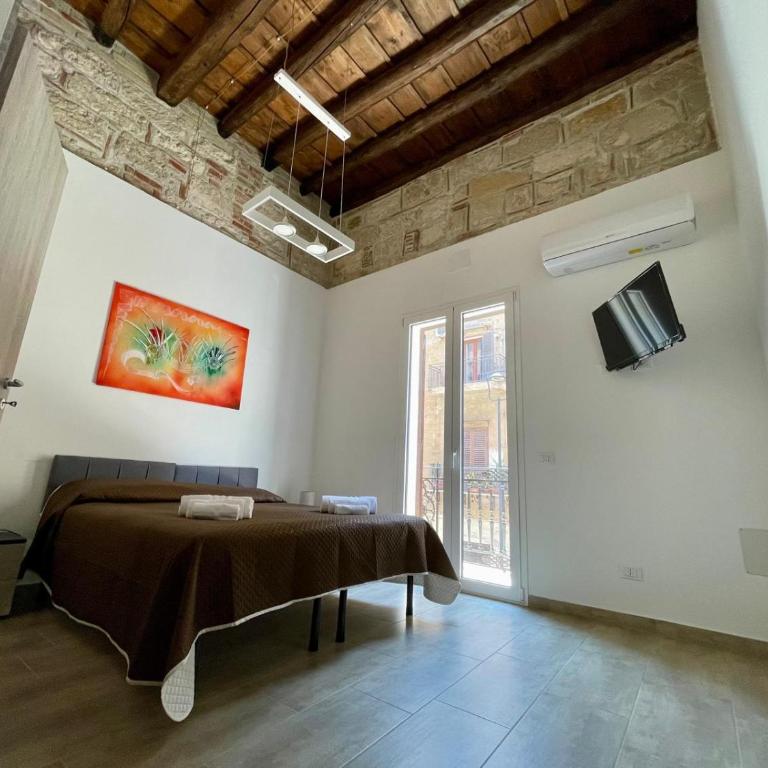 Baron’s Suites - Large Double or Twin Room - 2