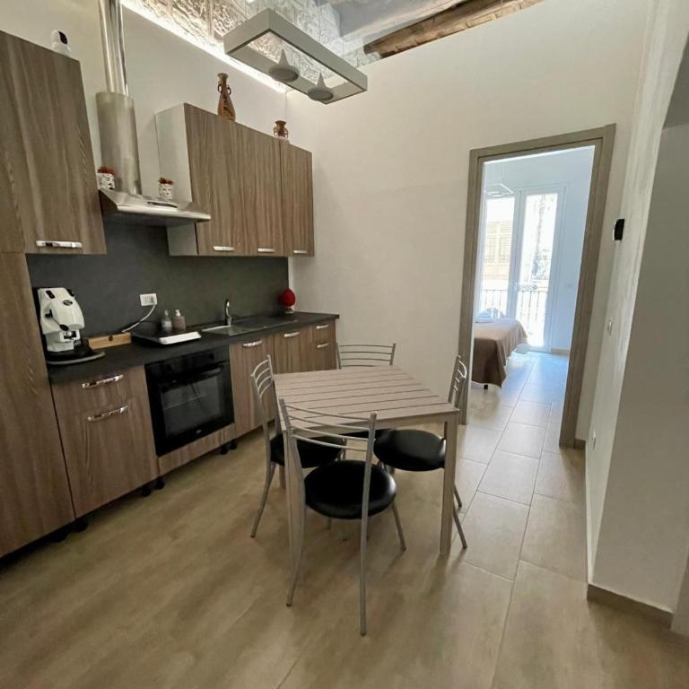 Baron’s Suites - Large Double or Twin Room - 3