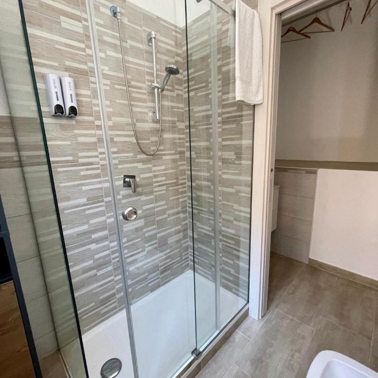 Baron’s Suites - Large Double or Twin Room - 5