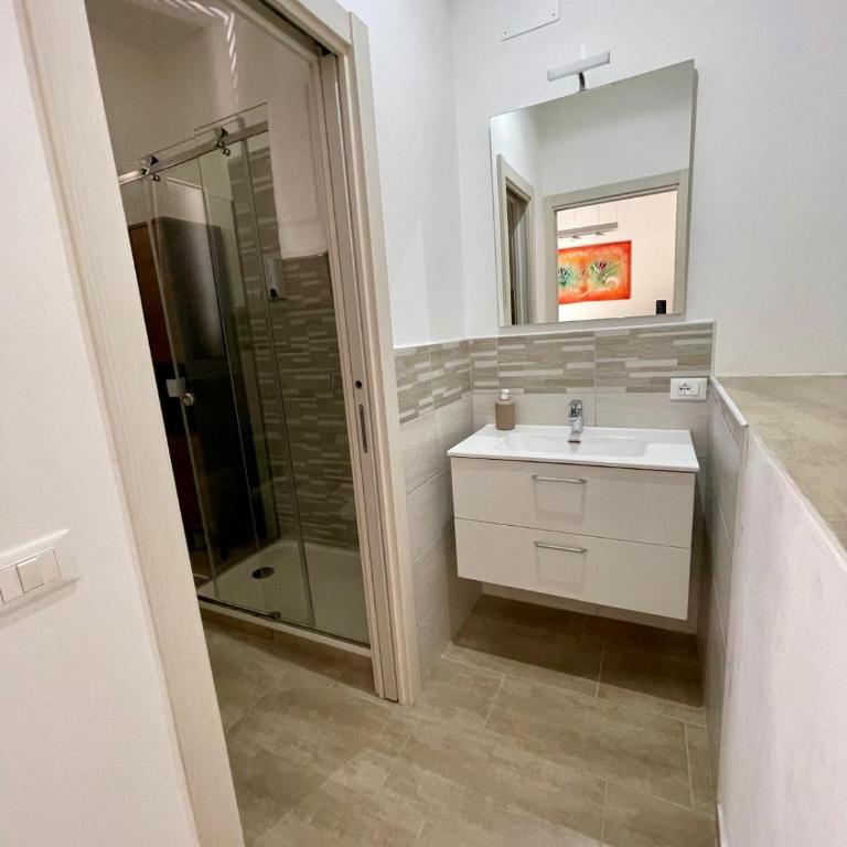 Baron’s Suites - Large Double or Twin Room - 7