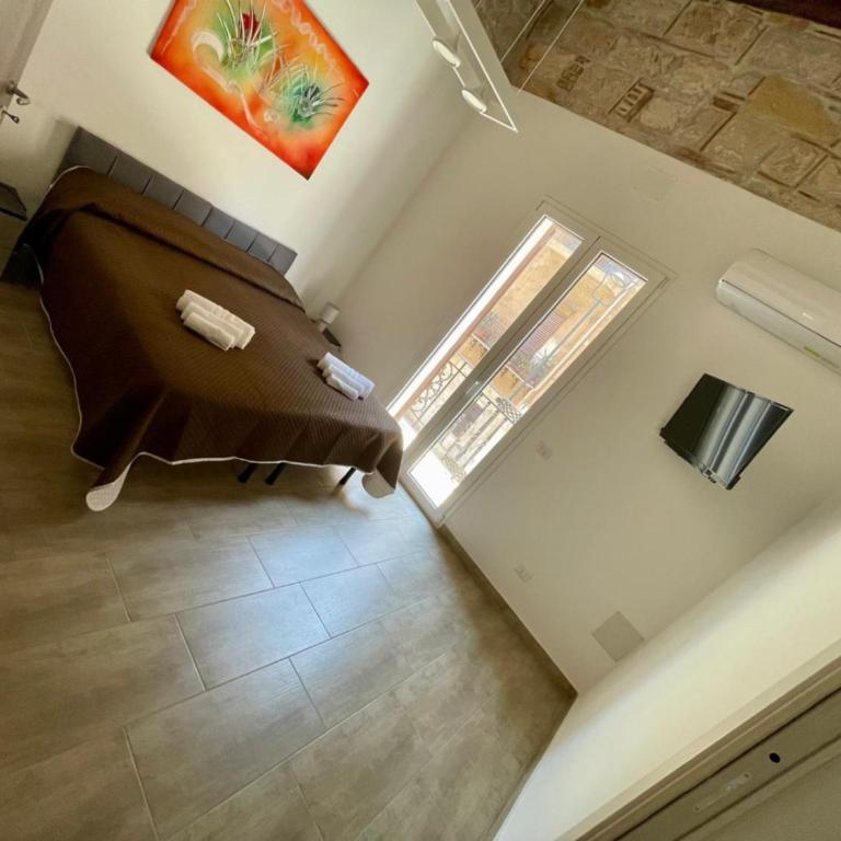 Baron’s Suites - Large Double or Twin Room - 1