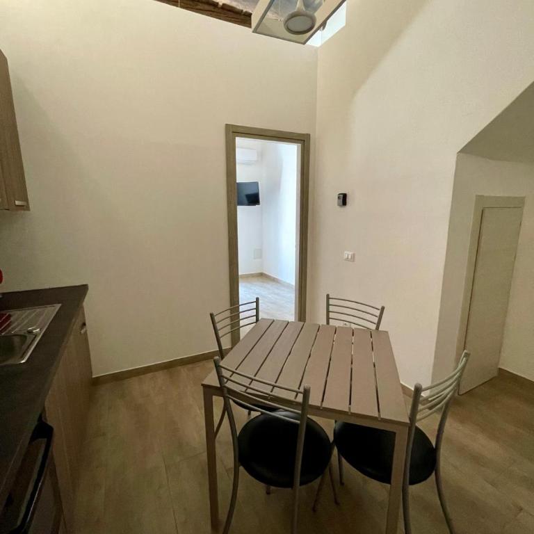Baron’s Suites - Large Double or Twin Room - 11
