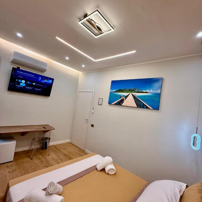 Golden House - Double Room - 1