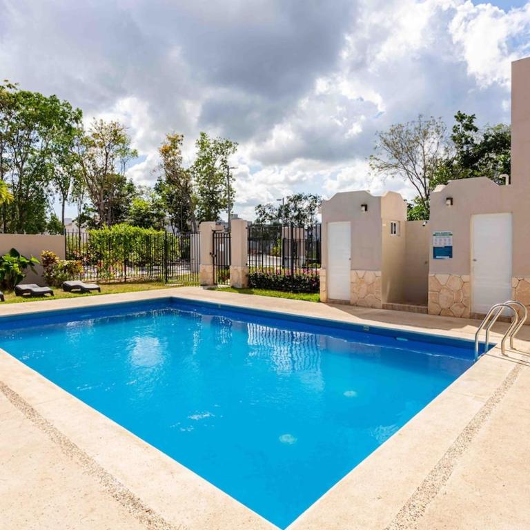 BEACH BOHO CONDO - 3 Rec Completely New - Three-Bedroom Apartment - 7