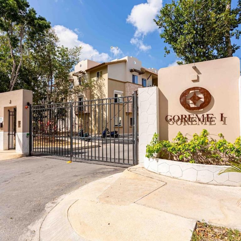 BEACH BOHO CONDO - 3 Rec Completely New - Three-Bedroom Apartment - 13
