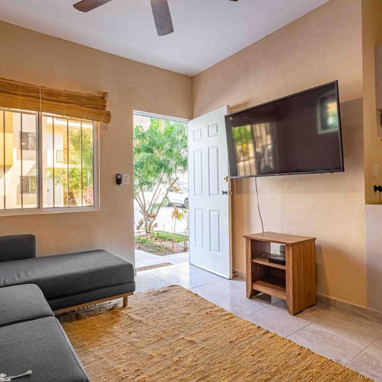 BEACH BOHO CONDO - 3 Rec Completely New - Three-Bedroom Apartment - 21