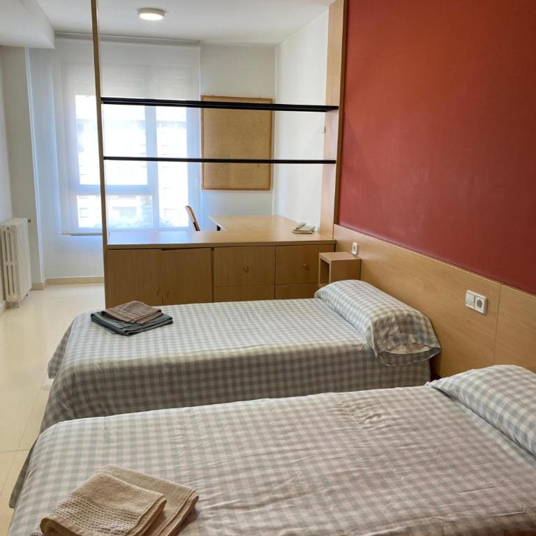 Residencia Universitaria MIRESI BURGOS SAGRADO CORAZON - Habitación Doble - 2