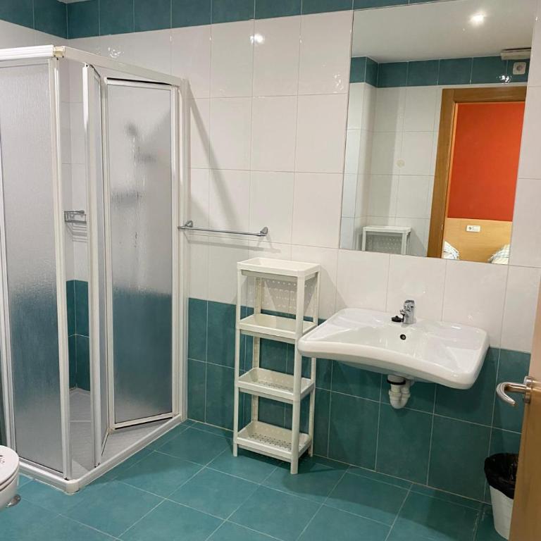 Residencia Universitaria MIRESI BURGOS SAGRADO CORAZON - Habitación Doble - 5