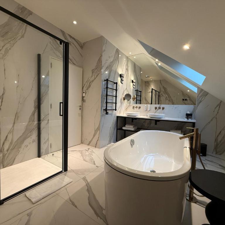 La Licorne Hotel & Spa Troyes - MGallery Collection - Suite Supérieure avec Lit King-Size et Canapé - 8