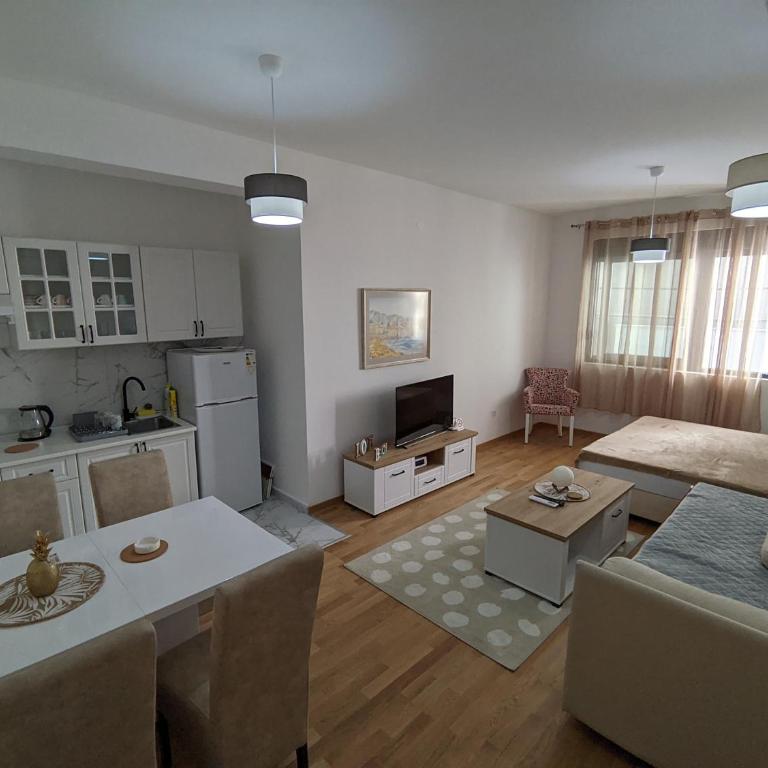 Apartman Mina, Bečići - Budva - One-Bedroom Apartment - 1