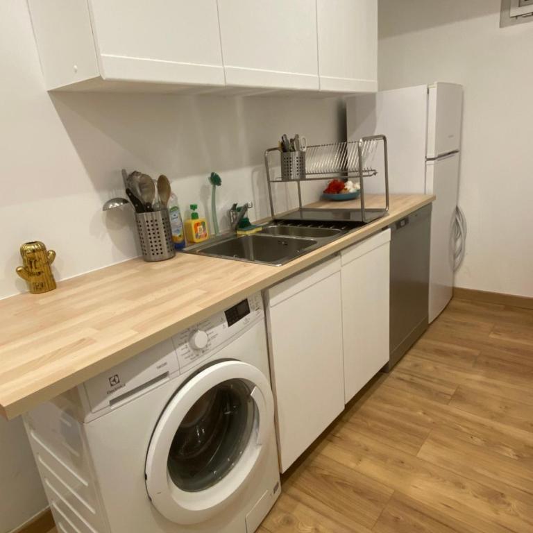 Grand 3p pieces au calme dans residence avec piscine, restaurant, tennis, climatisation - Appartement 2 Chambres - 25