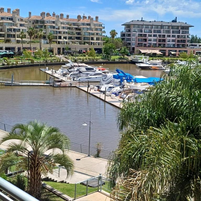 DEPARTAMENTO CONDOMINIO BAHIA GRANDE NORDELTA , TIGRE , CON BALCÓN Y VISTA A LA Bahia , piscina exterior opcional arancelada - Apartamento con vistas al mar - 88