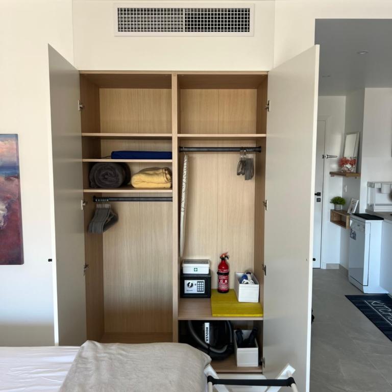 New Large Studio - Monaco Border - Sea View - Lift - Parking included - Deluxe Double Room with Balcony and Sea View - 6