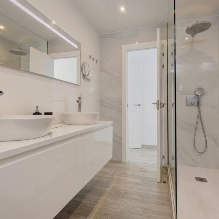 Stunning 5 Bedroom Villa in Puerto Banus with Pool - Villa - 24
