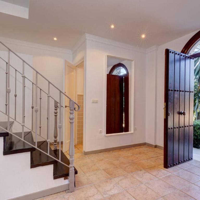 Stunning 5 Bedroom Villa in Puerto Banus with Pool - Villa - 34