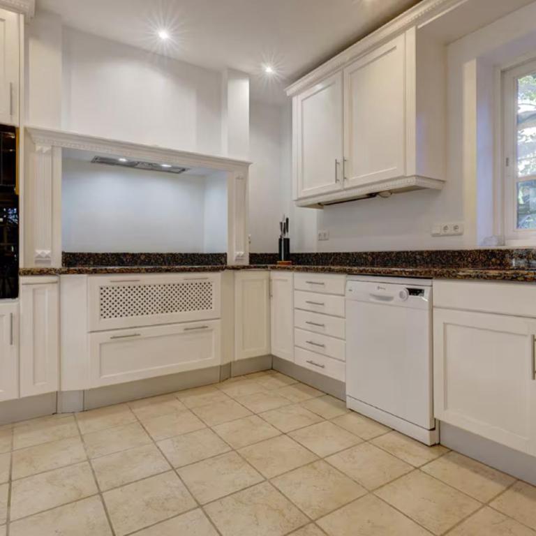 Stunning 5 Bedroom Villa in Puerto Banus with Pool - Villa - 40