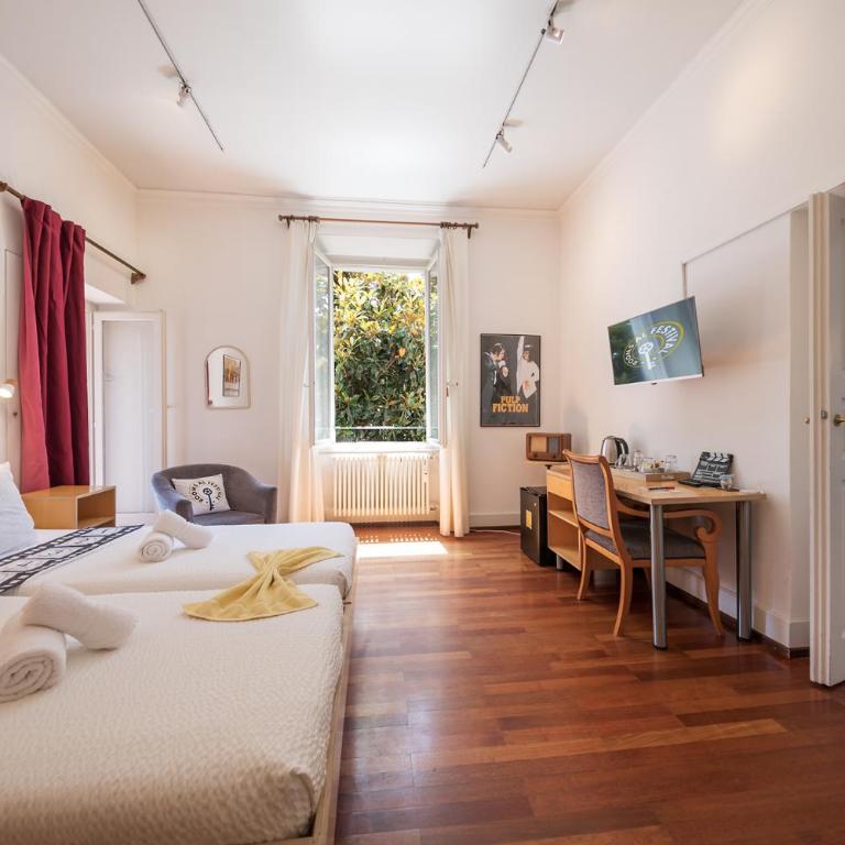 Rooms Al Festival - Camera Familiare con Bagno in Comune - 1