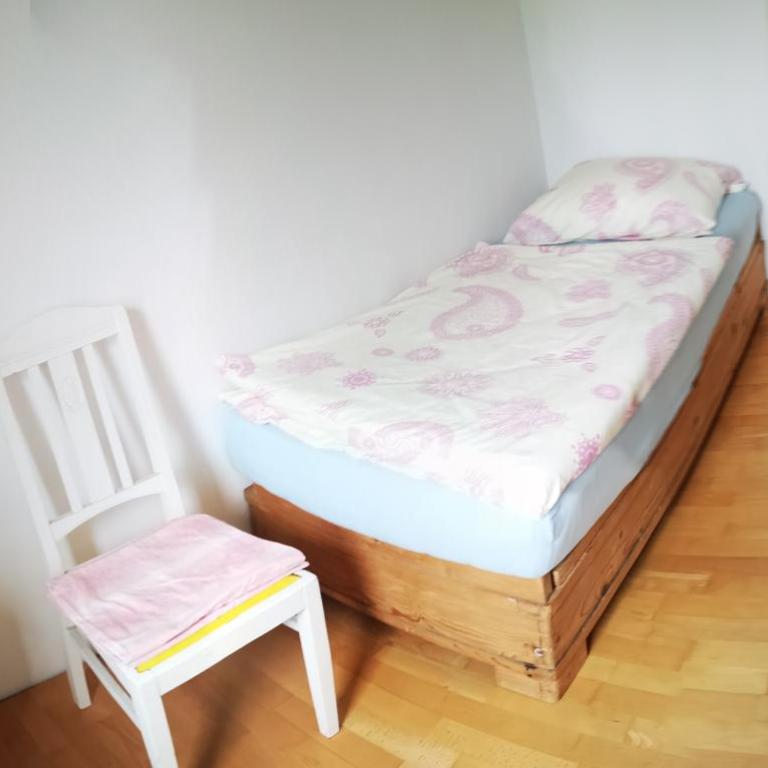 KUNTERBUNT am Wallersee - Two-Bedroom Apartment - 8