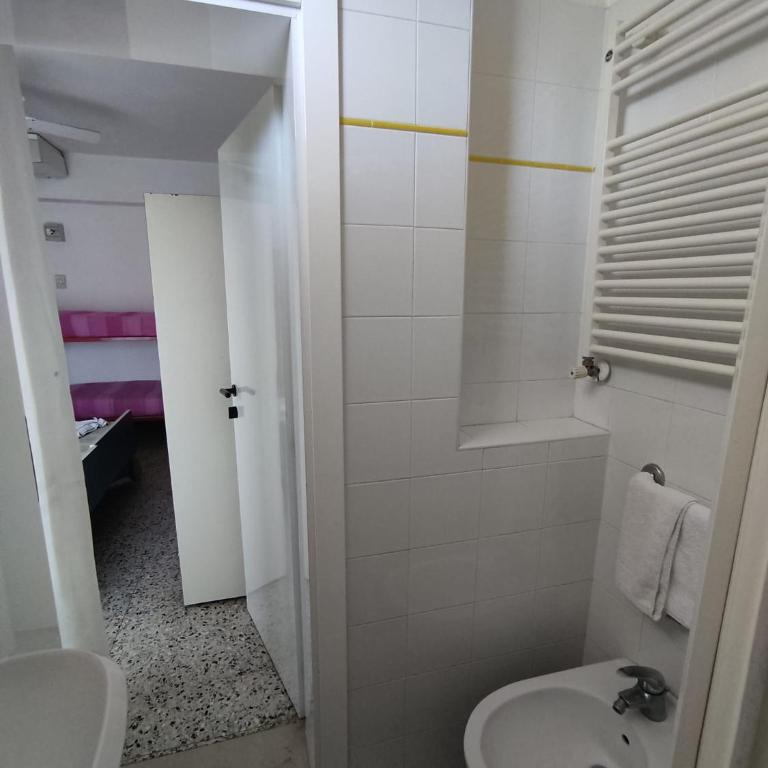 Hotel Moresco Riccione - Piscina Beach Village - Standard Double Room - 2