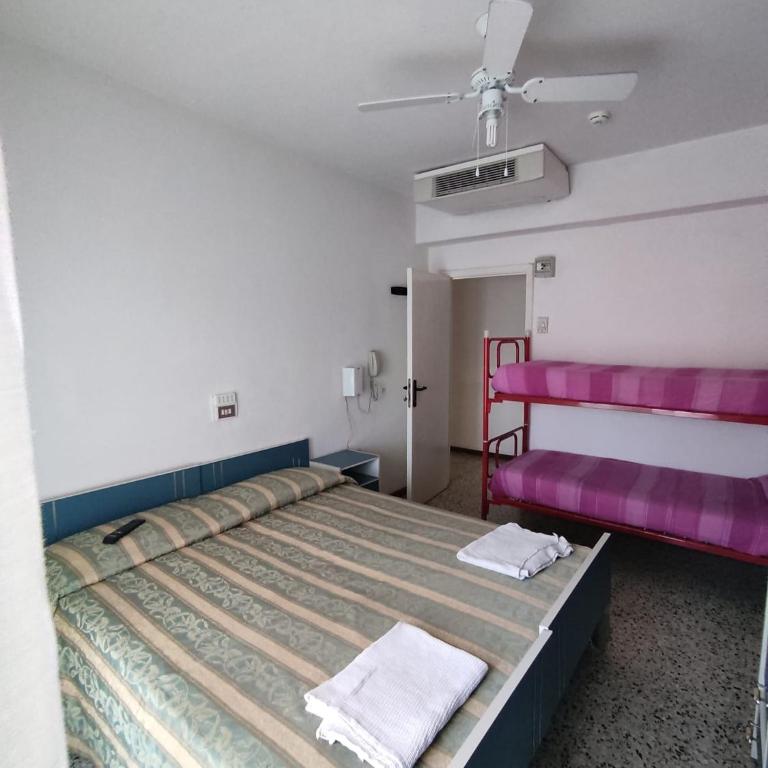 Hotel Moresco Riccione - Piscina Beach Village - Standard Quadruple Room - 6