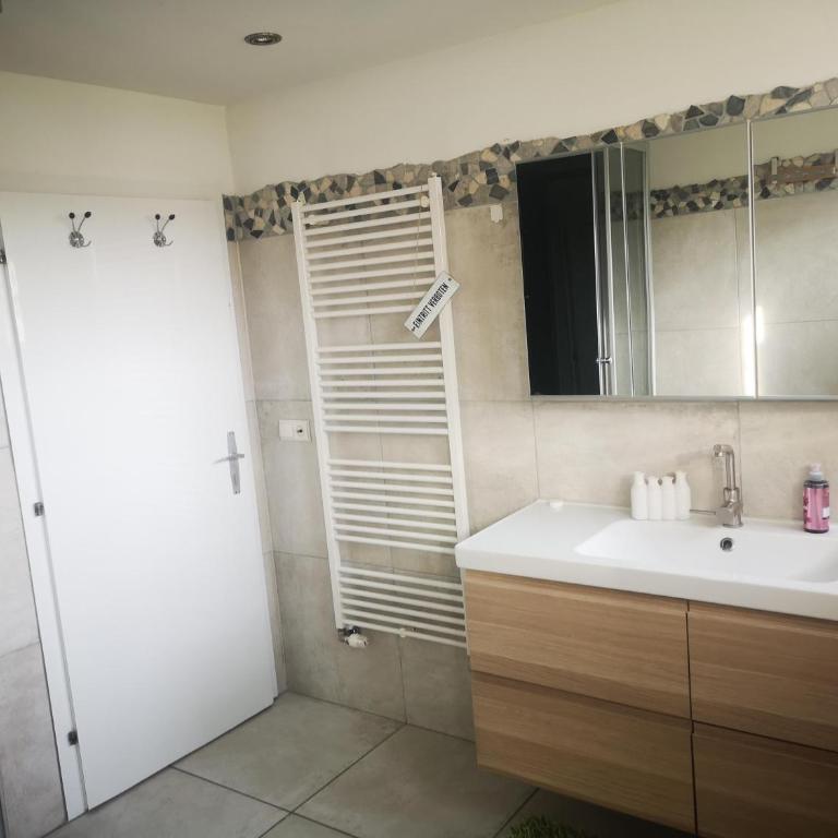 KUNTERBUNT am Wallersee - Two-Bedroom Apartment - 6