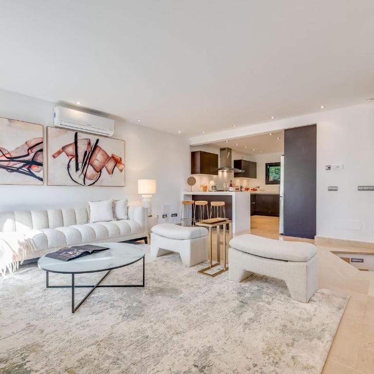 Vacation Marbella I Villa La Cabane, Luxury Villa, Designer Interior, Heated Pool, American BBQ, 5min Walk to the Finest Beaches - Villa - 15