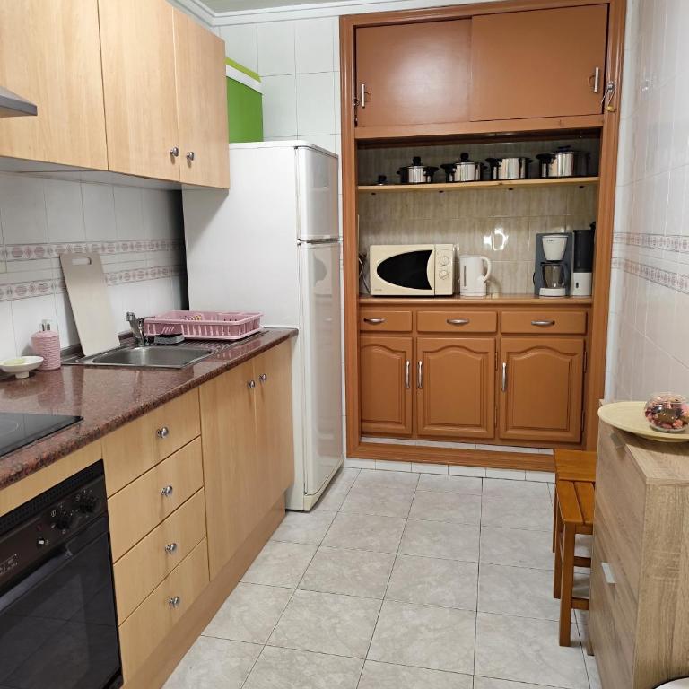 Cozy retreat with Green Terrace and Balcony Access - Apartamento de 2 dormitorios - 10