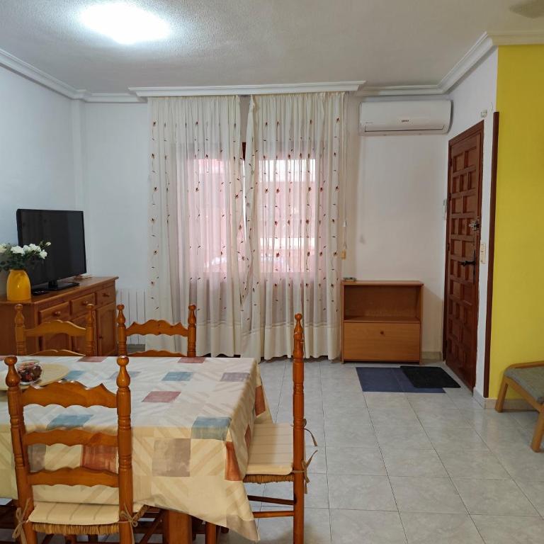 Cozy retreat with Green Terrace and Balcony Access - Apartamento de 2 dormitorios - 6