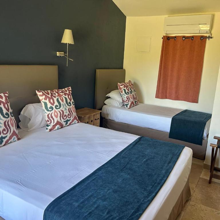 Hotel Mas Des Barres - Chambre Triple avec Terrasse - 2