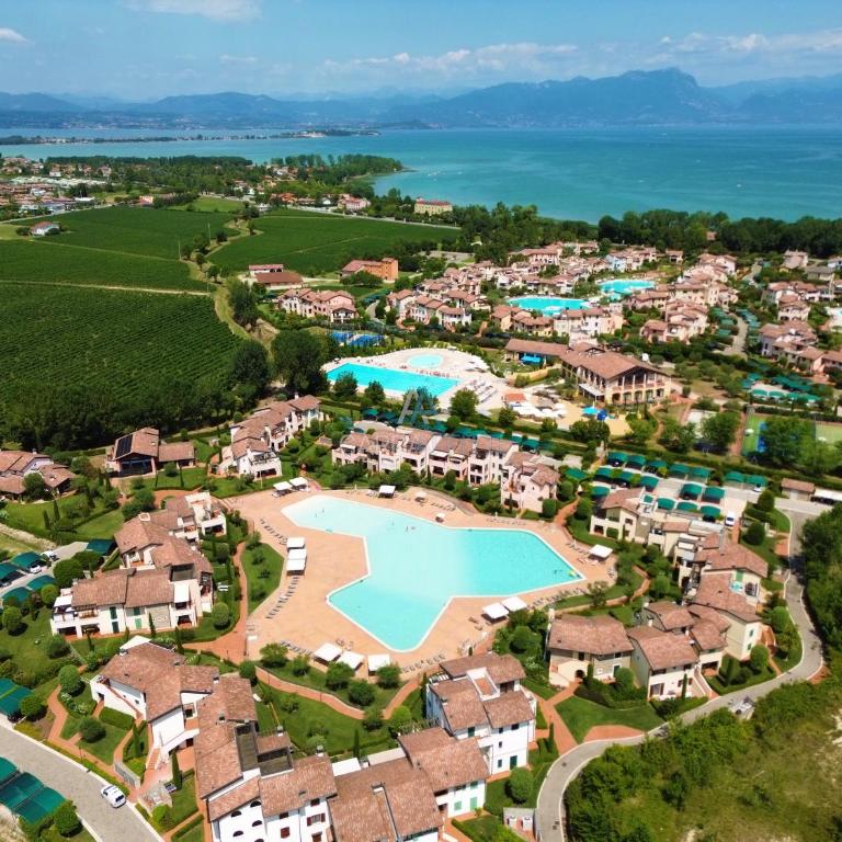 Resort Apartment - Borgo esclusivo con Piscine e Campi sportivi - Two-Bedroom Apartment with Pool View - 3