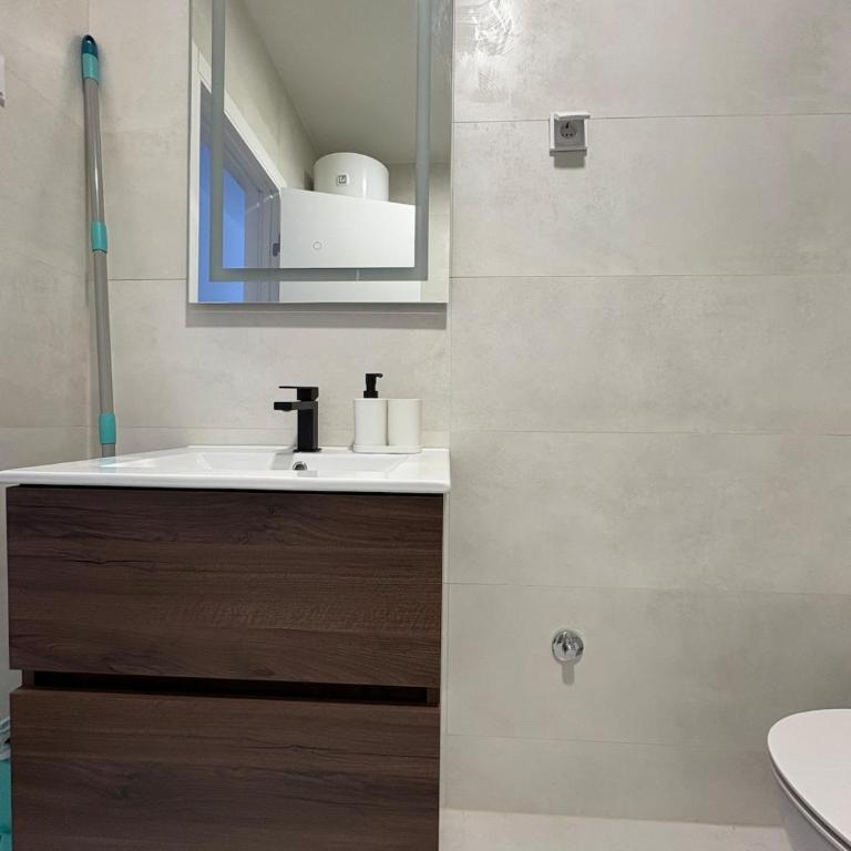 Luxury 2BR Sea View & Garage & Twin Towers Becici - Apartman sa 2 Spavaće Sobe, Terasom i Pogledom na More - 30