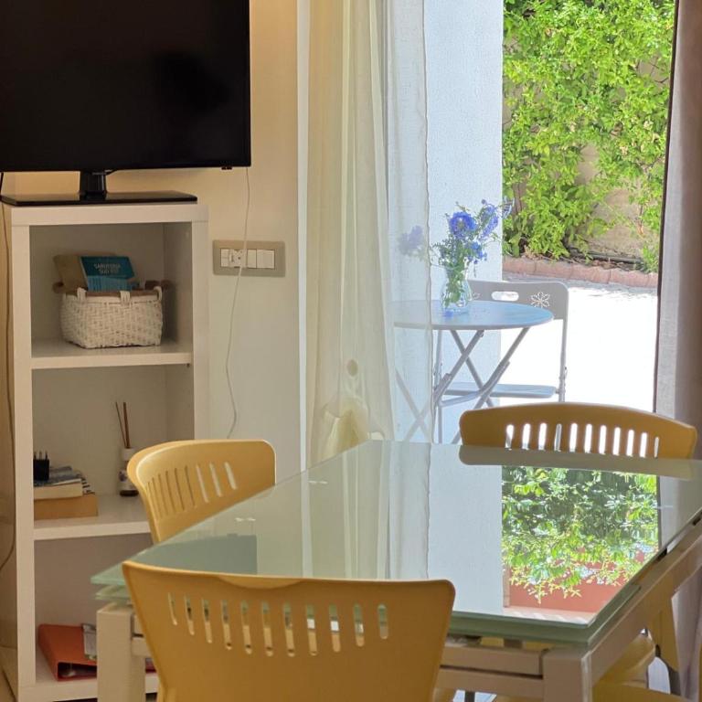 La chiocciola Villasimius appartamento confort, parking gratuito, fronte bus Arst, navetta mare e postazione noleggio monopattini elettrici - One-Bedroom Apartment - 2