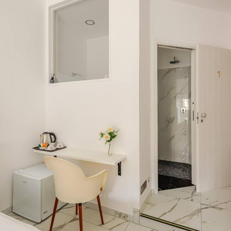 B&Baldo Vatican - Double Room with Balcony - 7