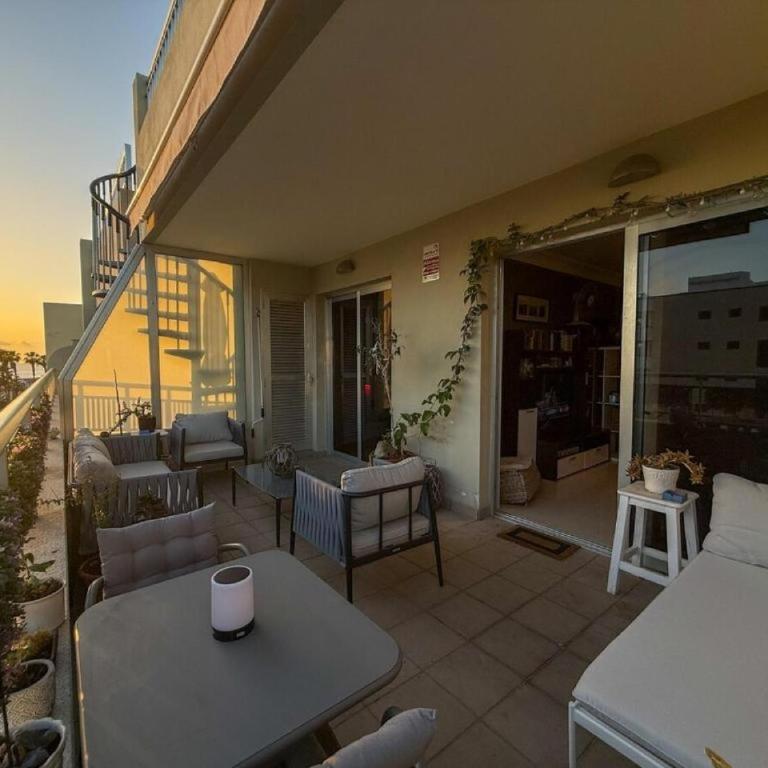 Stylish Palm Mar Apartment with Sunny Terrace BRAVO's House - Appartement 1 Chambre avec Terrasse - 17