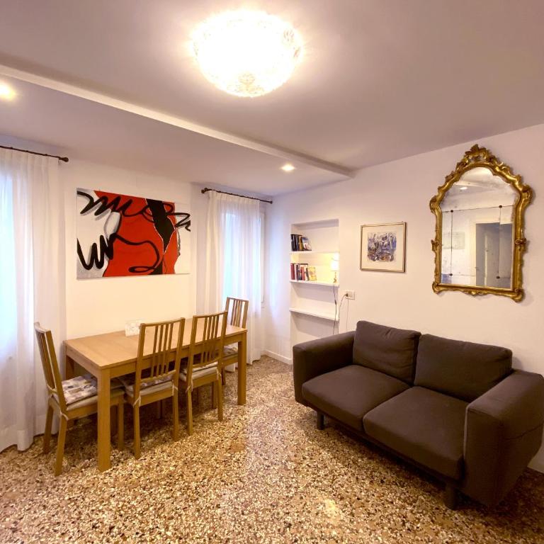 Cosy 2BR in Castello Heart Independent Walk to San Marco & Biennale - Two-Bedroom Apartment - 6