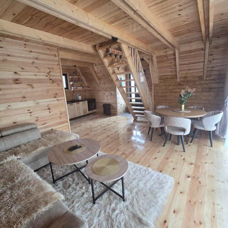 Apartments CENTER OF THE WORLD - Two-Bedroom House - 6