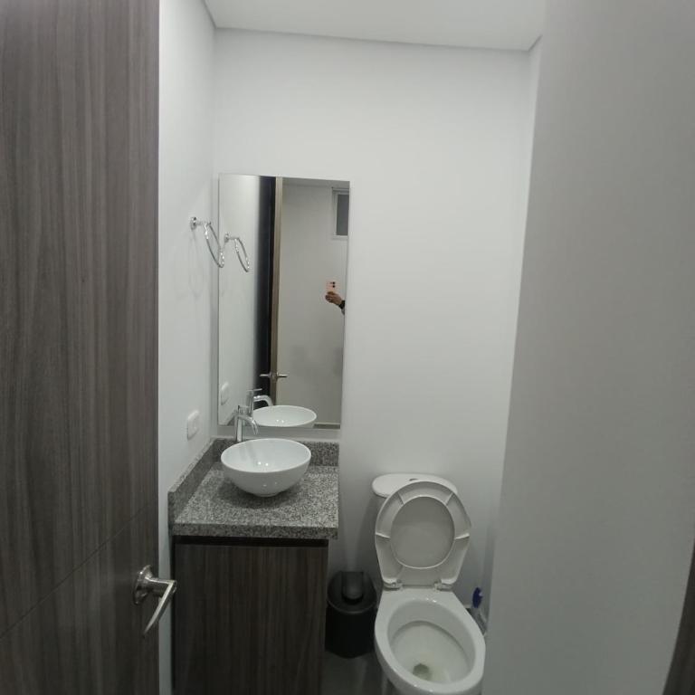Apartaestudio amoblado, Edificio Avanzzare T2-704 - Apartamento de 1 dormitorio - 2