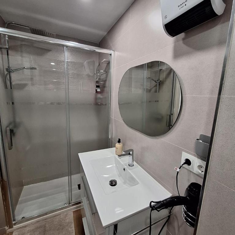 Castel Málaga Home - Three-Bedroom Apartment - 8