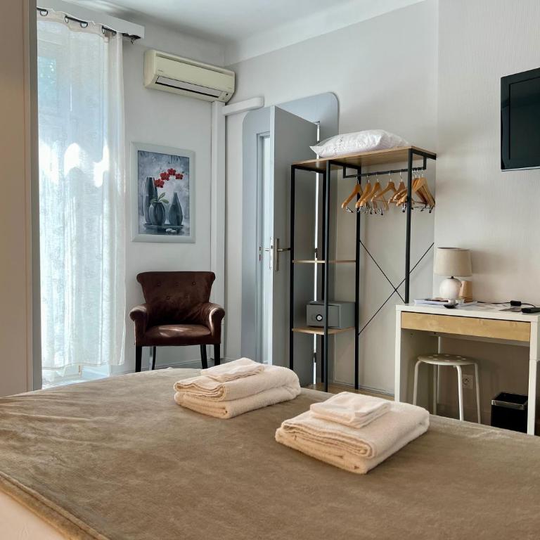Logis Hôtel des Causses - Chambre Quadruple Confort - 8