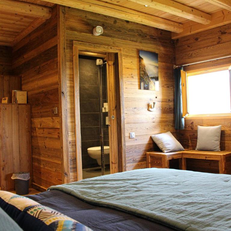 Chambres et Tables d'Hôtes Le Choton à Nono - Col du Joly Beaufortain - Chambre Familiale - Vue sur Montagne - 2
