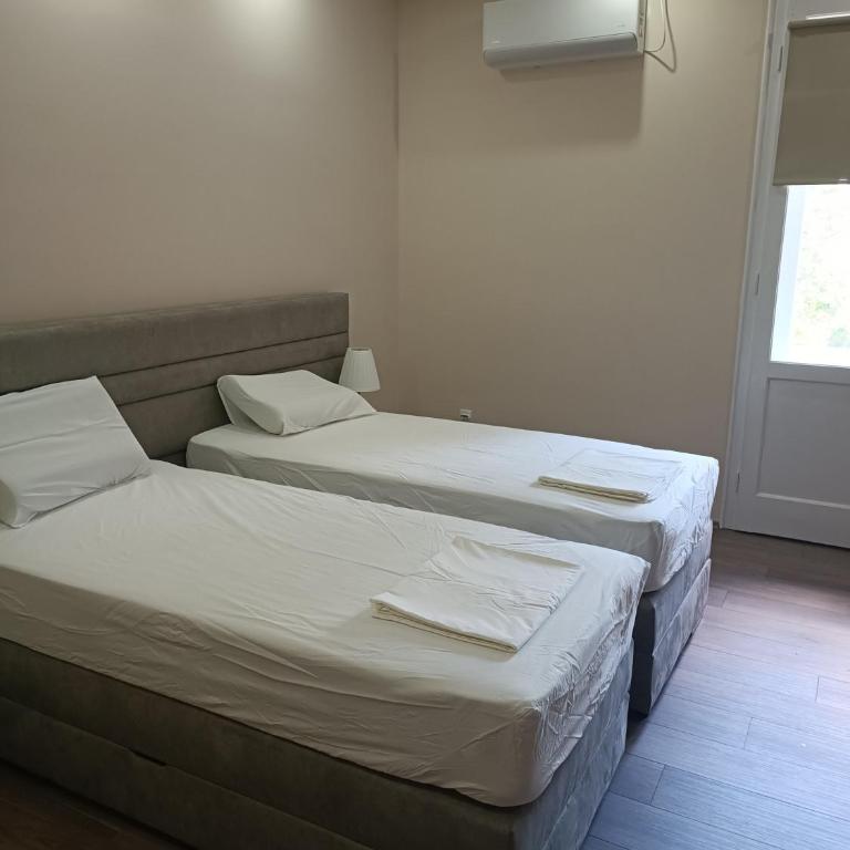 Fountain View Slavija Apartment - Apartman sa 2 Spavaće Sobe i Terasom - 6