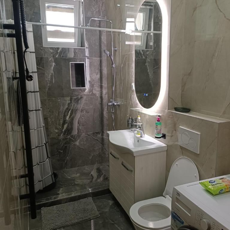 Fountain View Slavija Apartment - Apartman sa 2 Spavaće Sobe i Terasom - 14