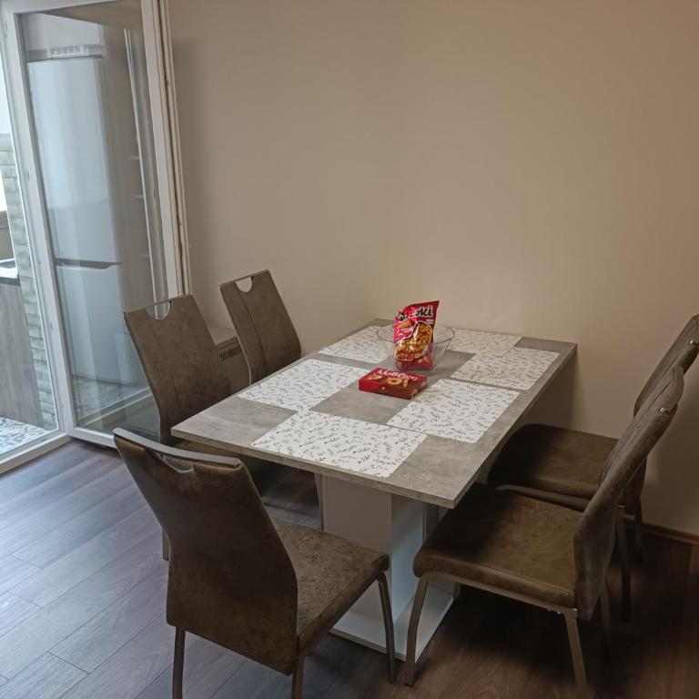 Fountain View Slavija Apartment - Apartman sa 2 Spavaće Sobe i Terasom - 15