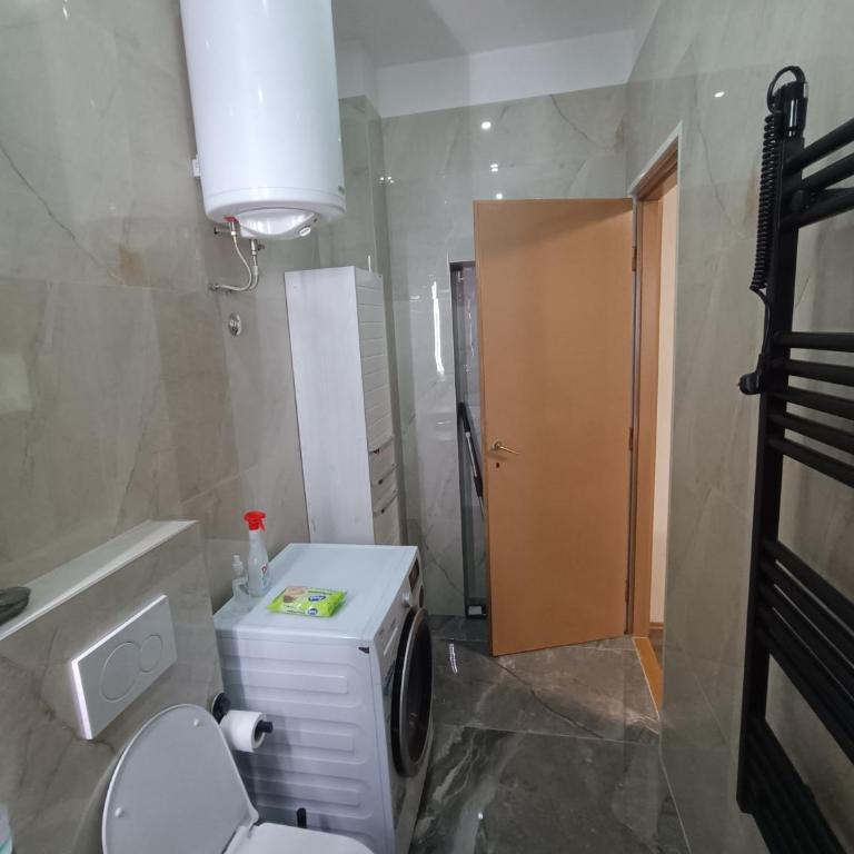 Fountain View Slavija Apartment - Apartman sa 2 Spavaće Sobe i Terasom - 17