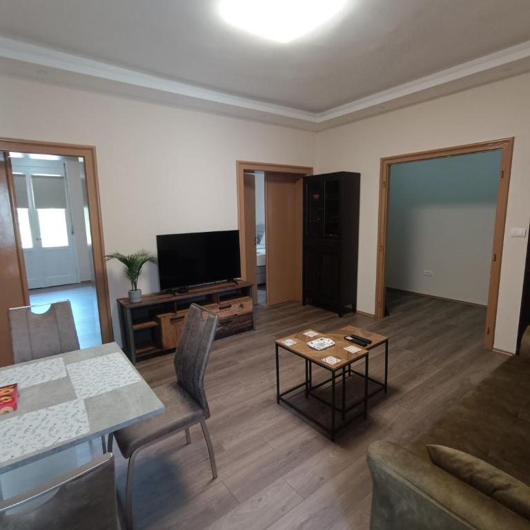 Fountain View Slavija Apartment - Apartman sa 2 Spavaće Sobe i Terasom - 29